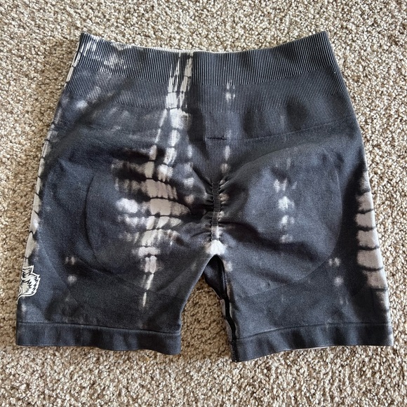 DarcSport Wolves Forever Seamless Everson "Training" Shorts in Wolf Gray Serpent - Picture 2 of 2